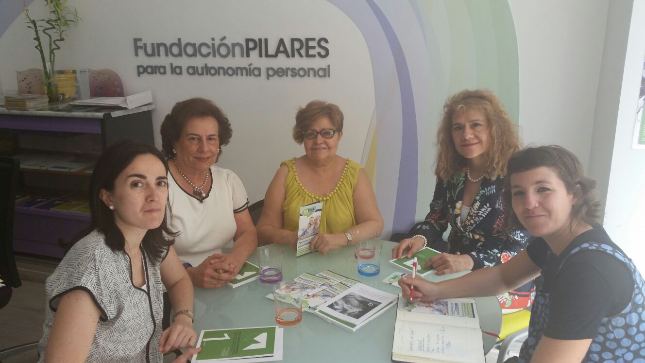Reunión con la Asociación de familiares y personas afectadas por la enfermedad de Alzheimer Pilar Rodríguez y componentes de Afadema
