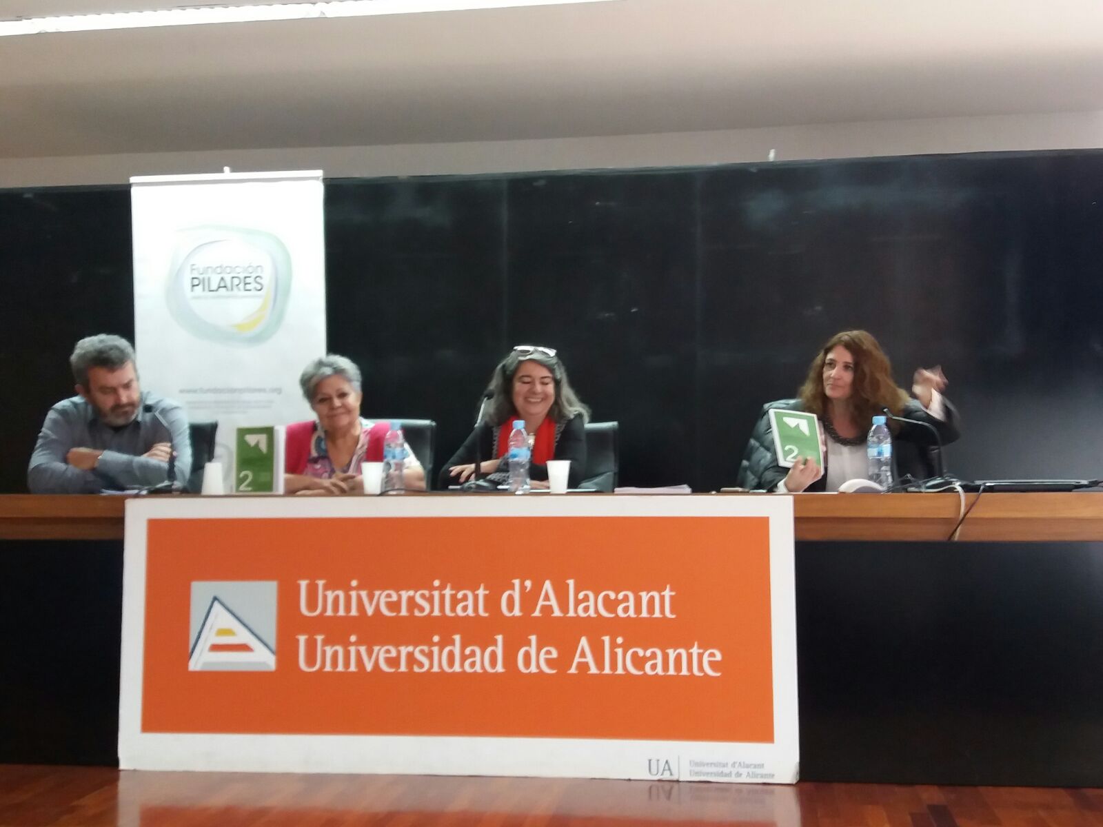 Innovaciones en Atención en Domicilios y Comunidad a Personas con Discapacidad y Personas Adultas Mayores 171128 jornada aicp alicante foto 05 mesa