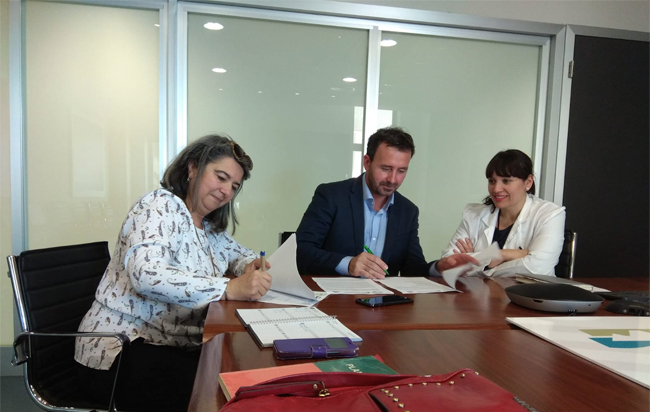 Firma del convenio de colaboración entre Fundación Pilares y el Hospital de Torrevieja Firma del convenio de colaboración entre Fundación Pilares y el Hospital de Torrevieja