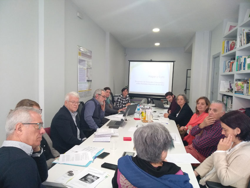 Reunida la Mesa de Expertos para el lanzamiento del programa "Hogar y Café" de Fundación Pilares 190314 expertos cafe hogar 02