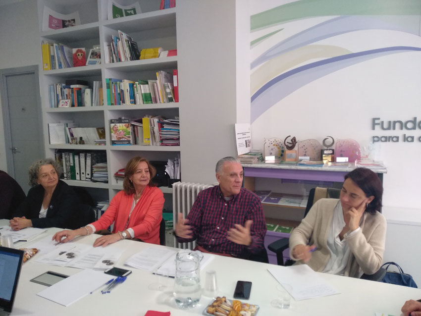 Reunida la Mesa de Expertos para el lanzamiento del programa "Hogar y Café" de Fundación Pilares 190314 expertos cafe hogar 03