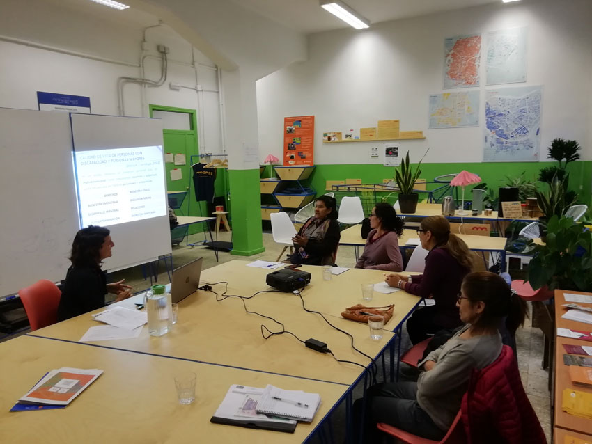  Foto durante el Taller de Atención Integral y Centrada en la Persona en A3CALLES